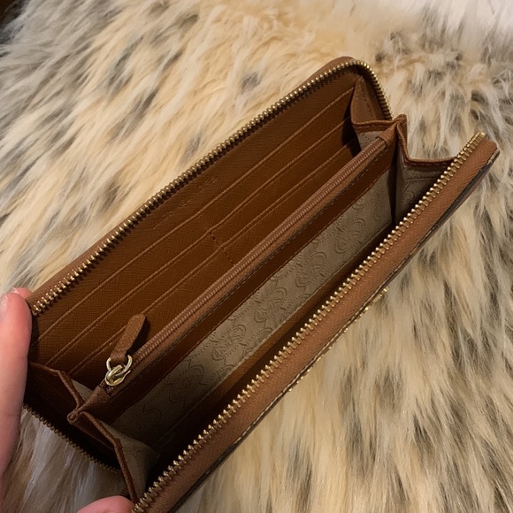 Michael Kors Wallet - Picture 3 of 4
